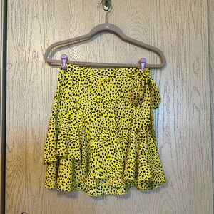 YELLOW AND BLACK FLOWY SKIRT WITH TIE ON SIDE